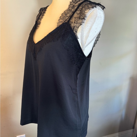 Black Eyelash Lace V Neck Cami - Picture 12 of 13